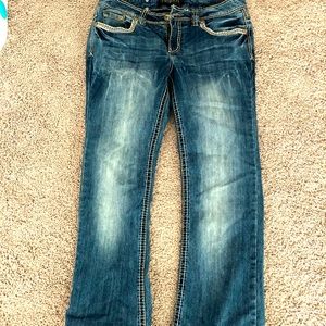 Jeans w bedazzle butt